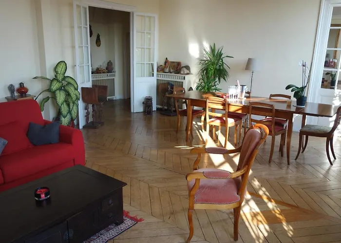 Paris-Sur-Seine-Chez-Caroline